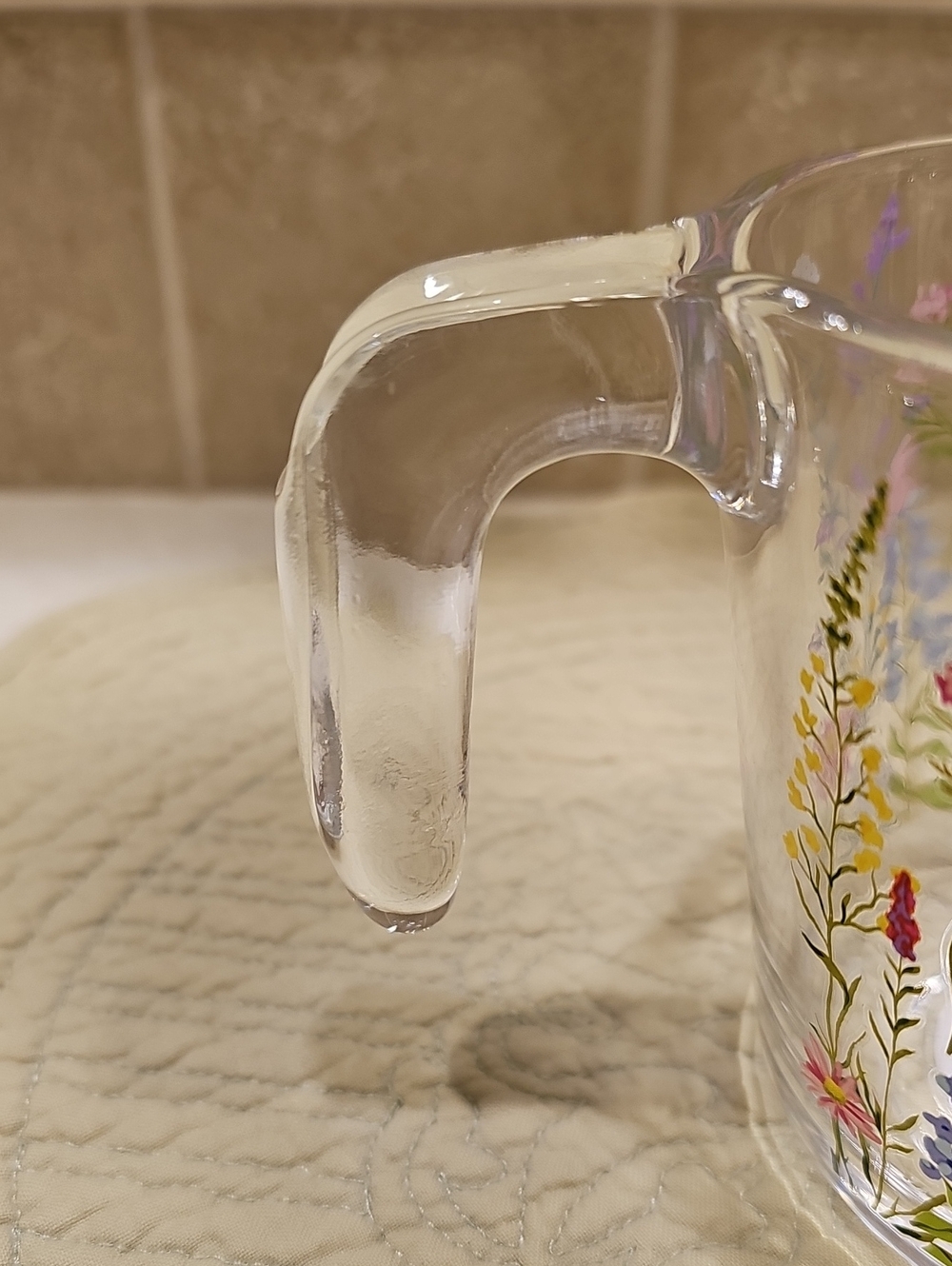 Dolly Parton Wildflower Glass 2 Cup Measuring Cup - Picture 4 of 5
